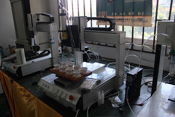 三軸自動(dòng)點(diǎn)膠機(jī) 三軸自動(dòng)點(diǎn)膠機(jī)